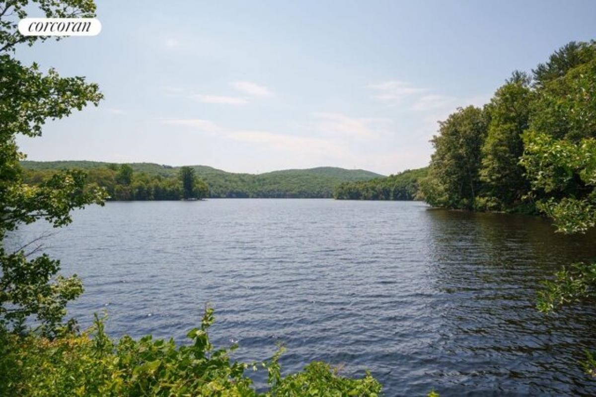 Picture of Residential Land For Sale in Sloatsburg, New York, United States