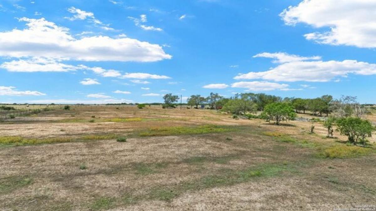 Picture of Residential Land For Sale in Floresville, Texas, United States