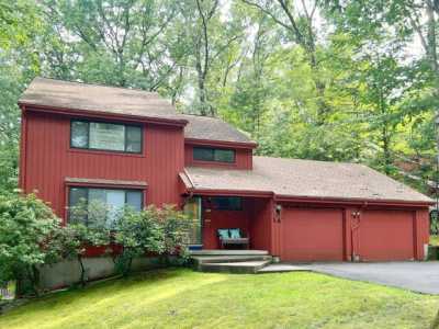 Home For Sale in Farmington, Connecticut