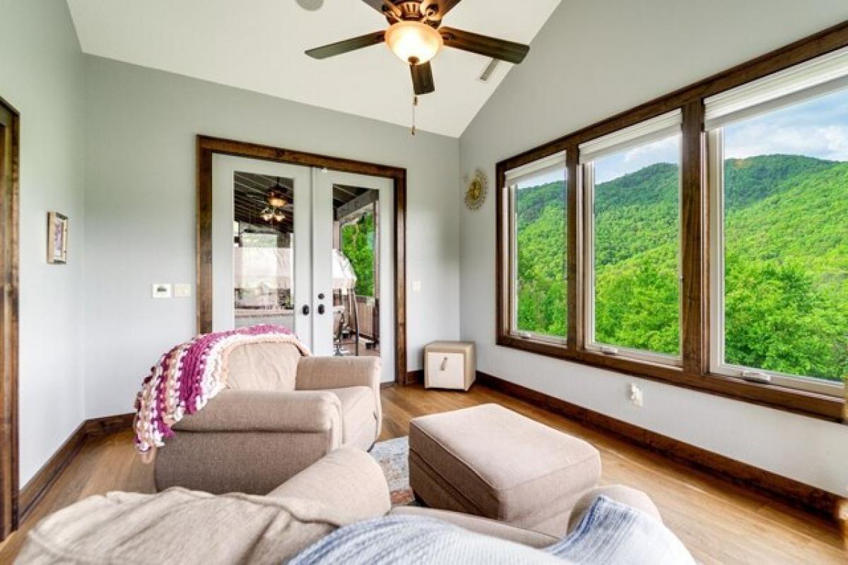 Picture of Home For Sale in Cullowhee, North Carolina, United States