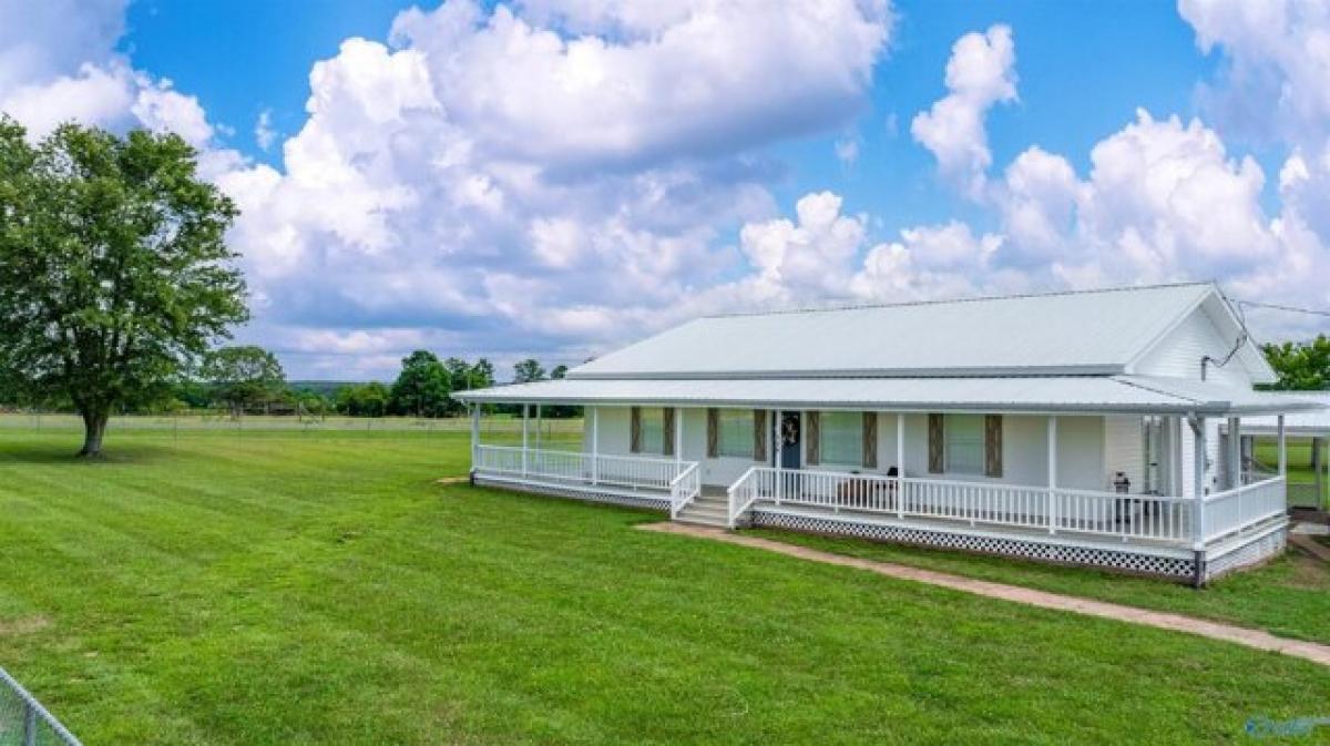 Picture of Home For Sale in Rainsville, Alabama, United States