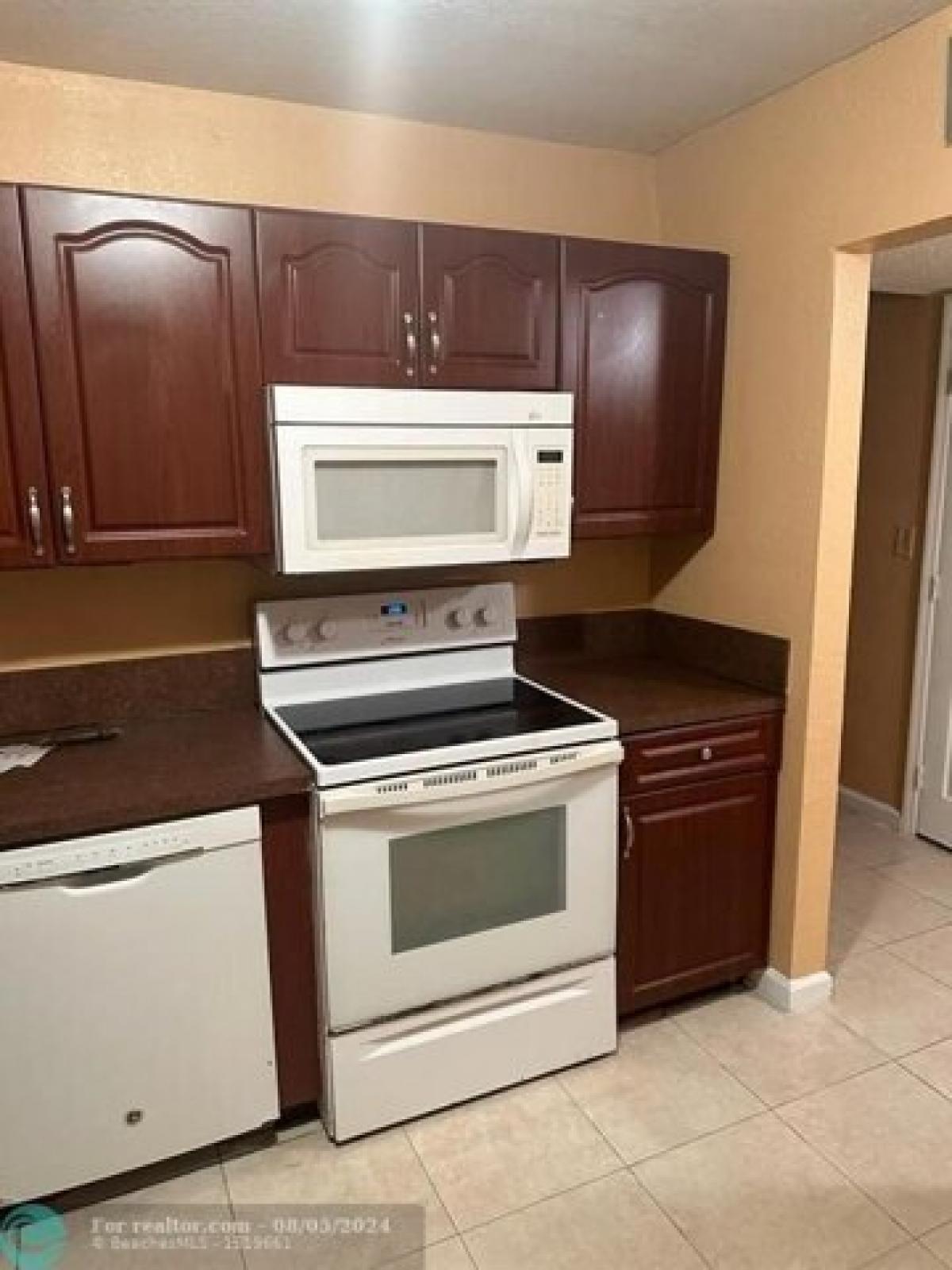 Picture of Home For Sale in Lauderdale Lakes, Florida, United States