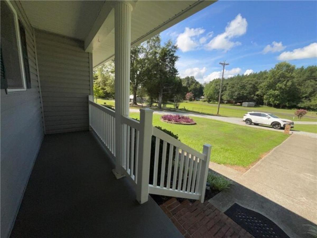 Picture of Home For Sale in Walhalla, South Carolina, United States