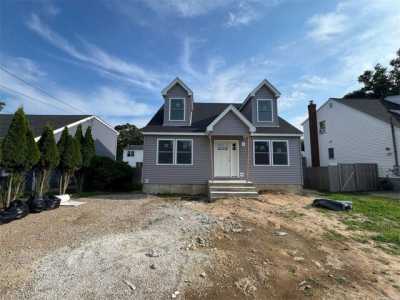 Home For Sale in Shirley, New York