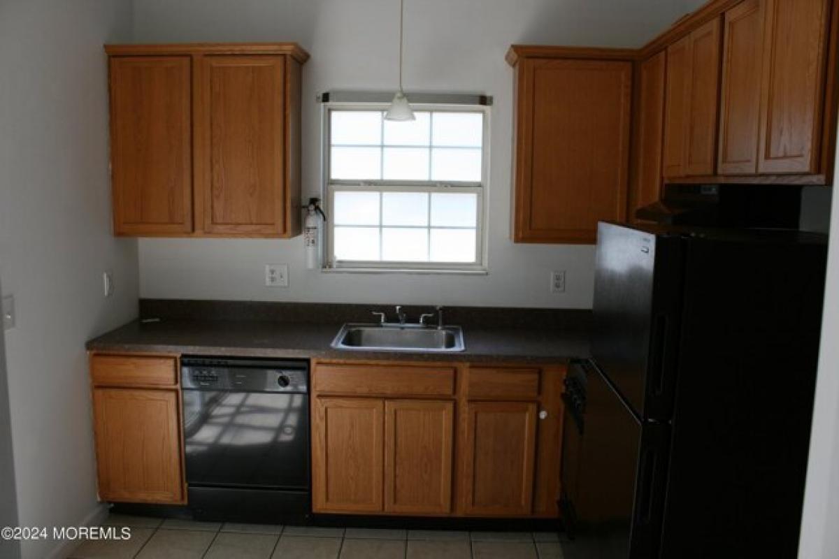 Picture of Home For Sale in Keansburg, New Jersey, United States