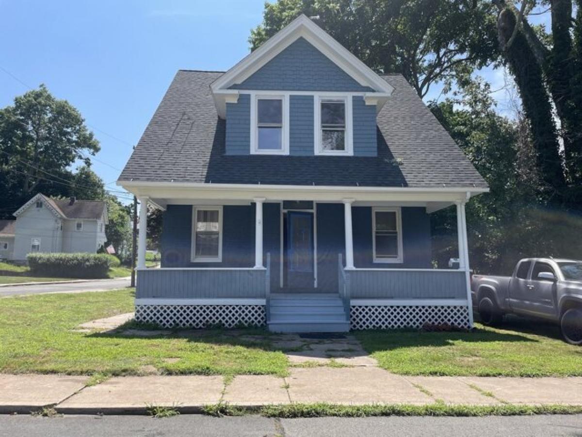 Picture of Home For Sale in Southington, Connecticut, United States