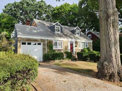 Home For Sale in West Hempstead, New York