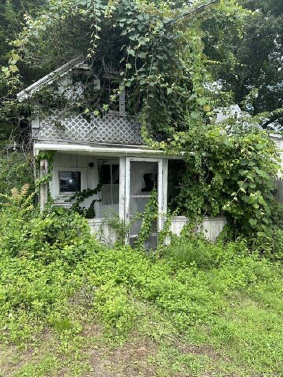 Picture of Home For Sale in Branford, Connecticut, United States