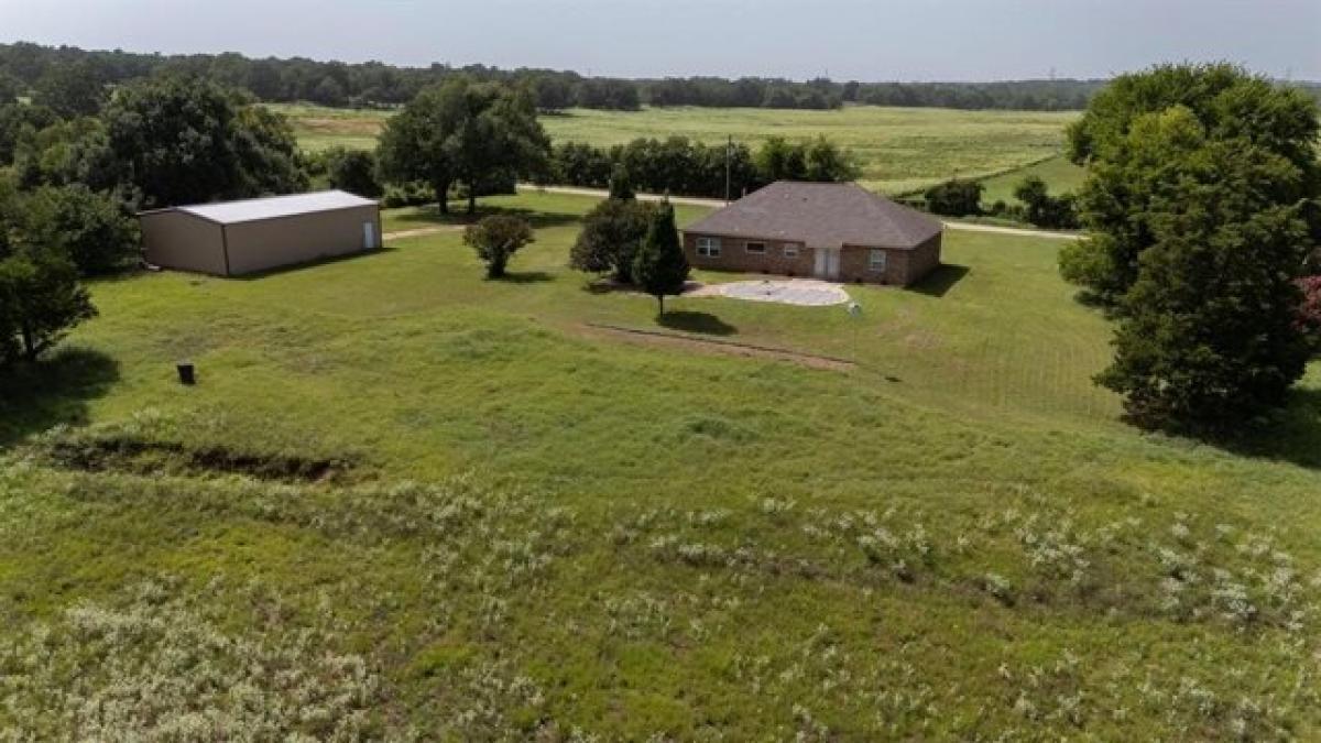 Picture of Residential Land For Sale in Thorndale, Texas, United States