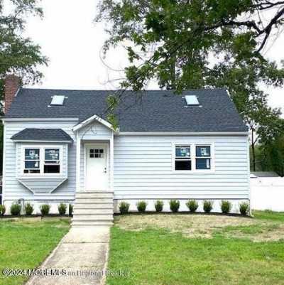 Home For Rent in Oakhurst, New Jersey