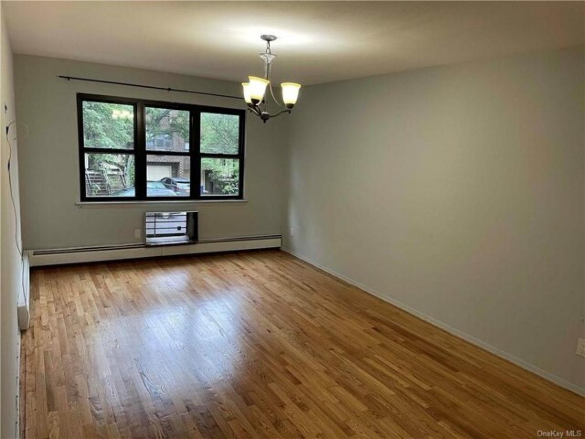 Picture of Home For Rent in Douglaston, New York, United States