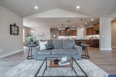 Home For Sale in Sublimity, Oregon