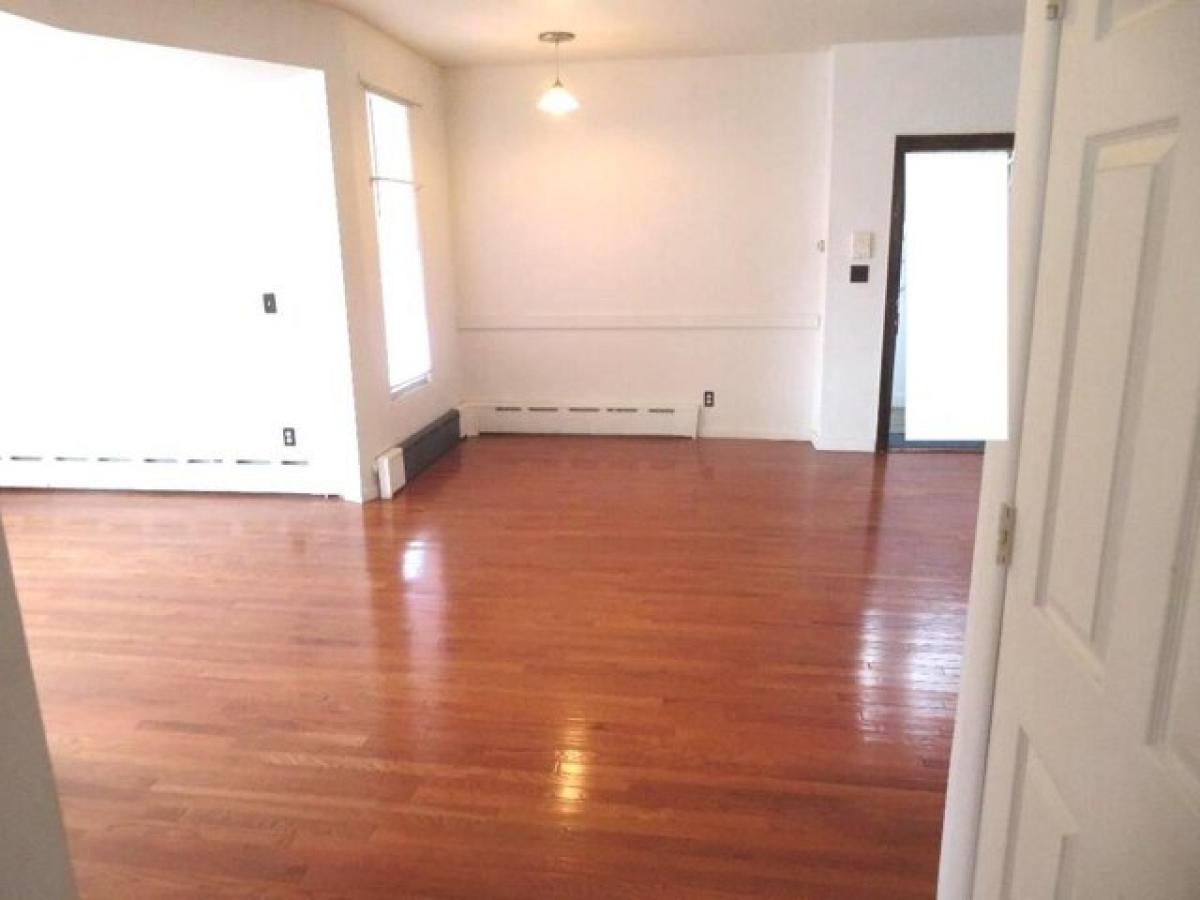 Picture of Home For Rent in Rockaway Park, New York, United States