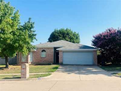 Home For Sale in Benbrook, Texas