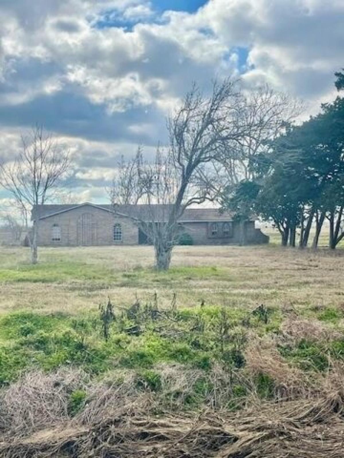 Picture of Home For Sale in Van Vleck, Texas, United States