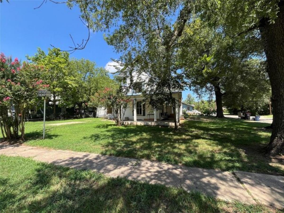 Picture of Home For Sale in Paris, Texas, United States