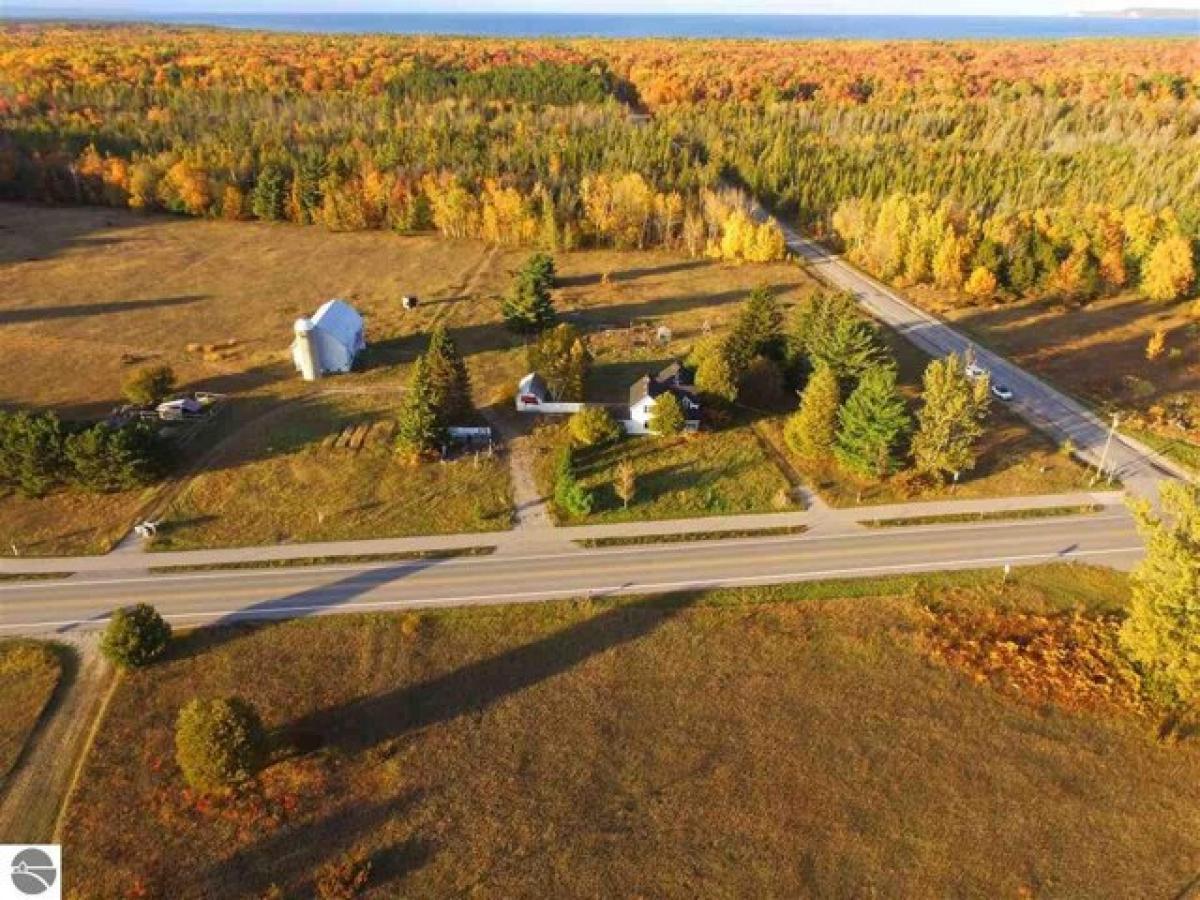 Picture of Home For Sale in Maple City, Michigan, United States