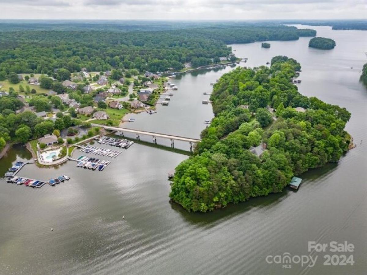 Picture of Residential Land For Sale in Statesville, North Carolina, United States