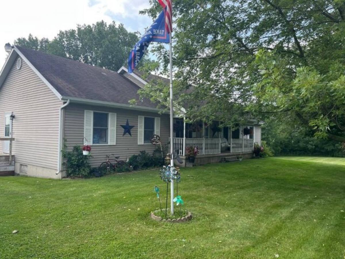 Picture of Home For Sale in Ligonier, Indiana, United States