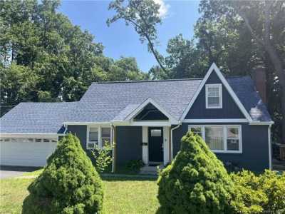 Home For Sale in Pearl River, New York