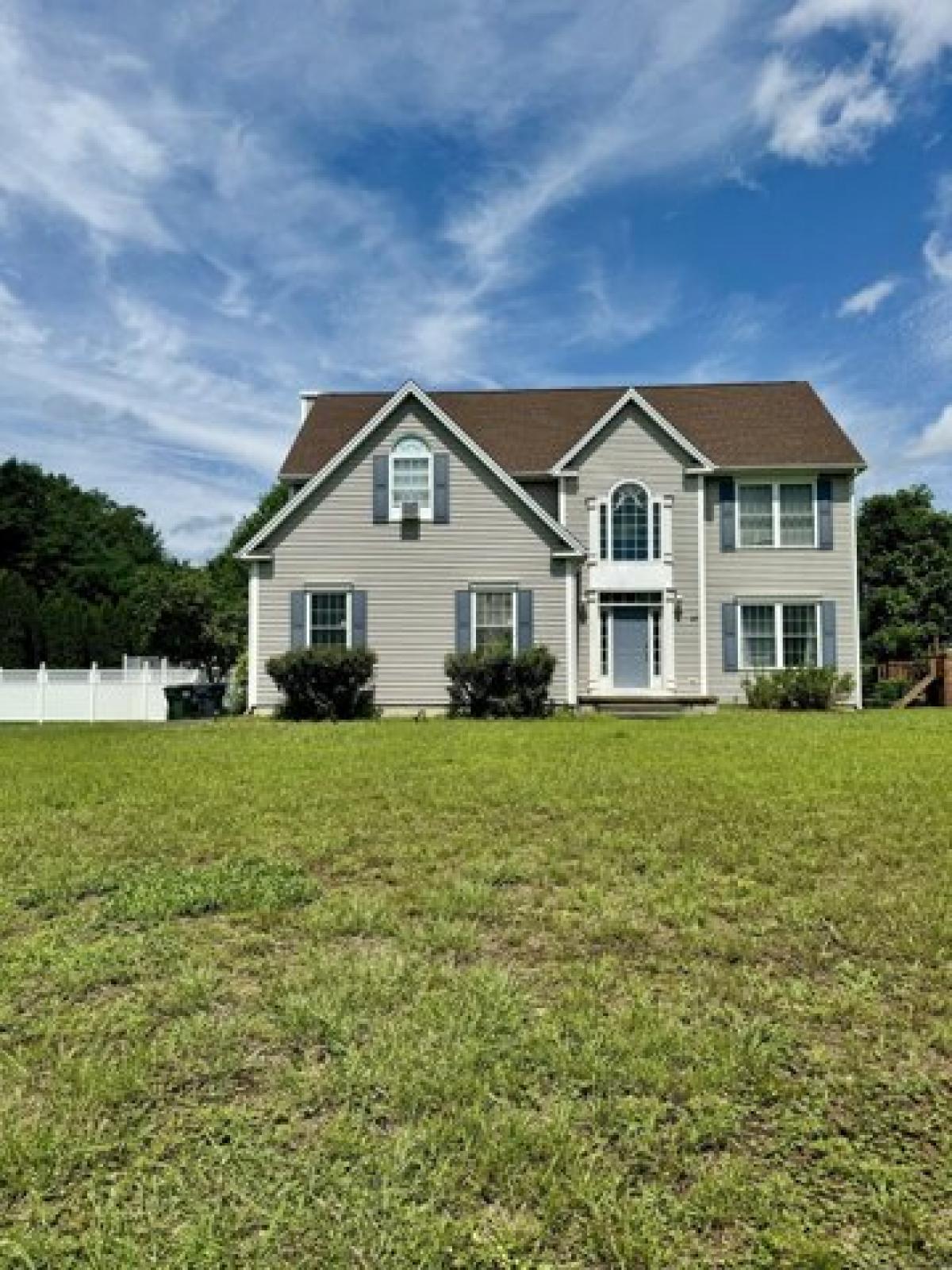 Picture of Home For Sale in Southington, Connecticut, United States