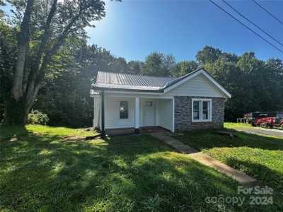 Home For Sale in Spruce Pine, North Carolina