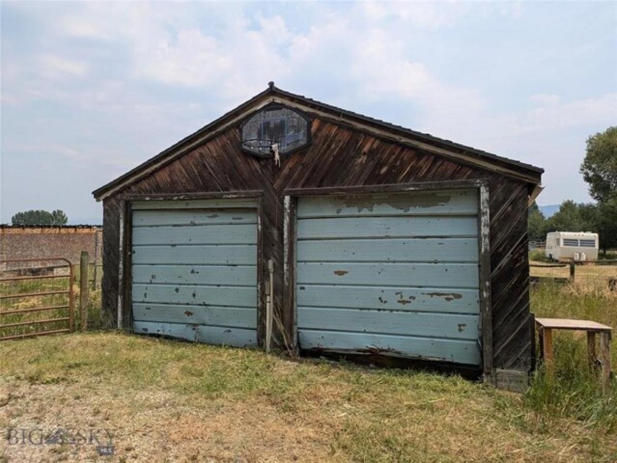 Picture of Home For Sale in Anaconda, Montana, United States