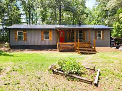 Home For Sale in Deer Lodge, Tennessee