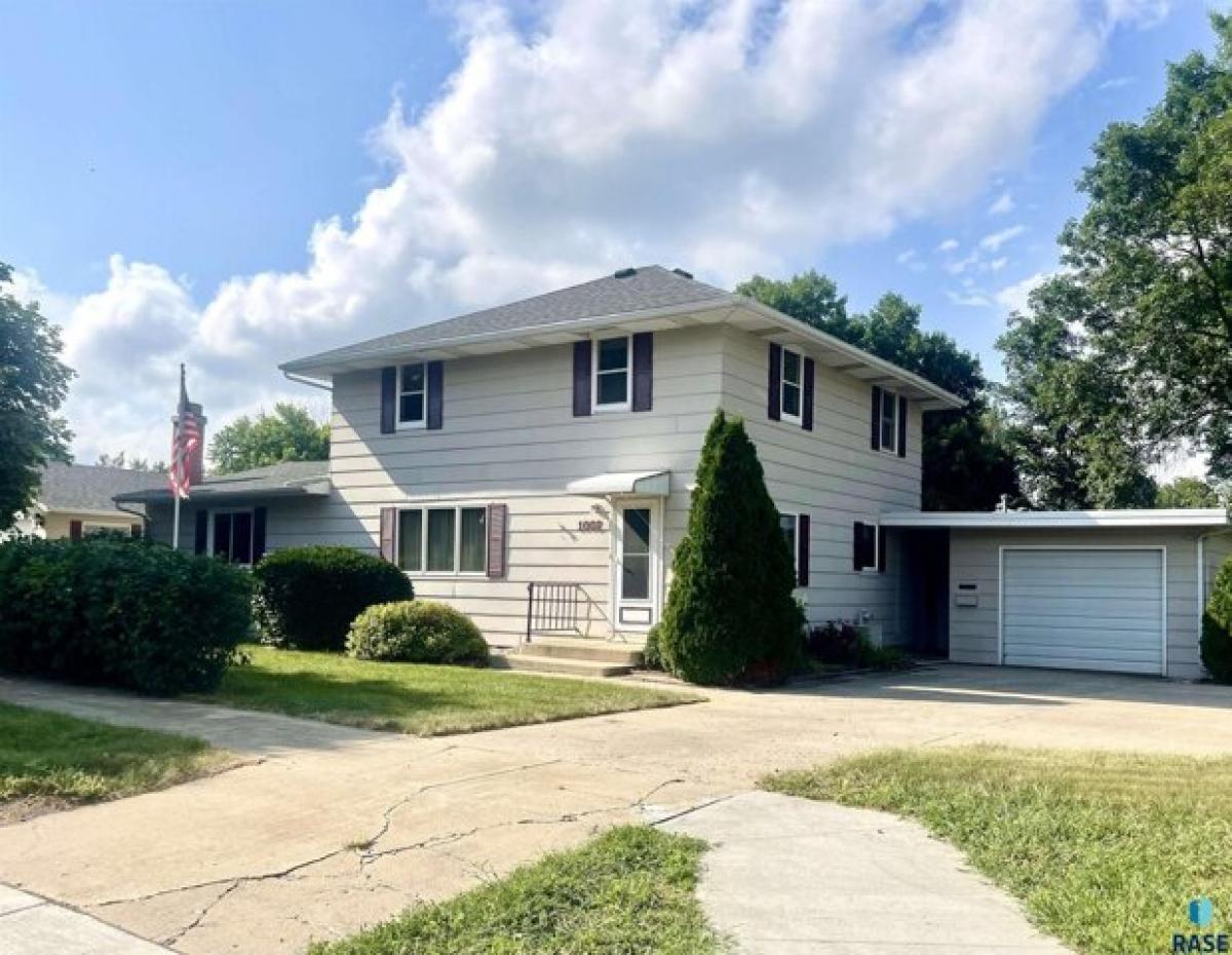 Picture of Home For Sale in Madison, South Dakota, United States