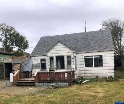 Home For Sale in Newport, Oregon