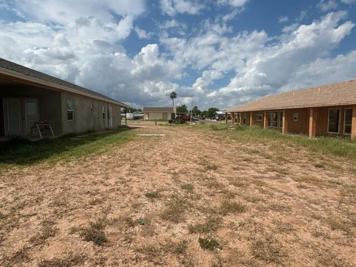 Picture of Residential Land For Sale in Laredo, Texas, United States