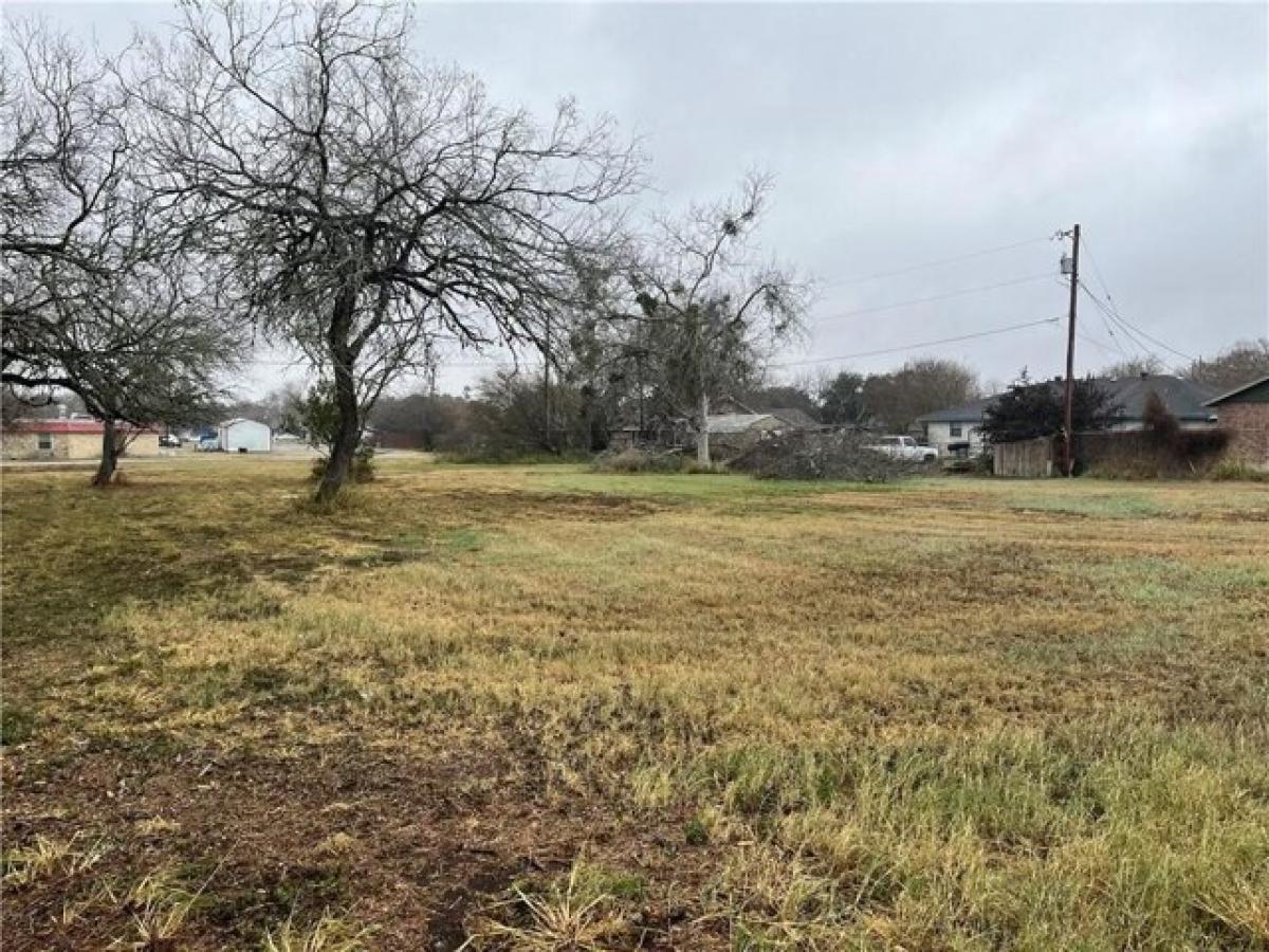 Picture of Residential Land For Sale in Beeville, Texas, United States