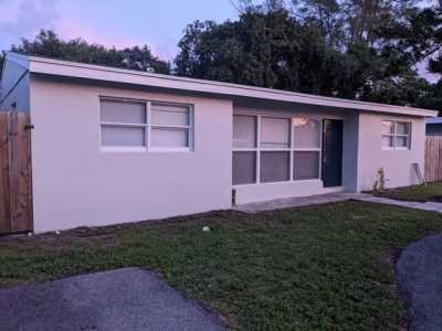 Home For Rent in Lantana, Florida