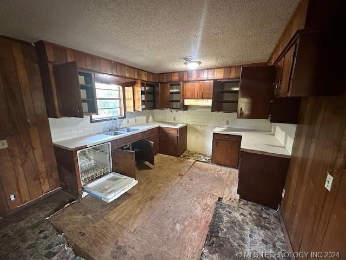 Picture of Home For Sale in Wister, Oklahoma, United States