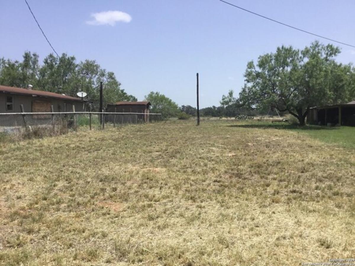 Picture of Residential Land For Sale in Devine, Texas, United States