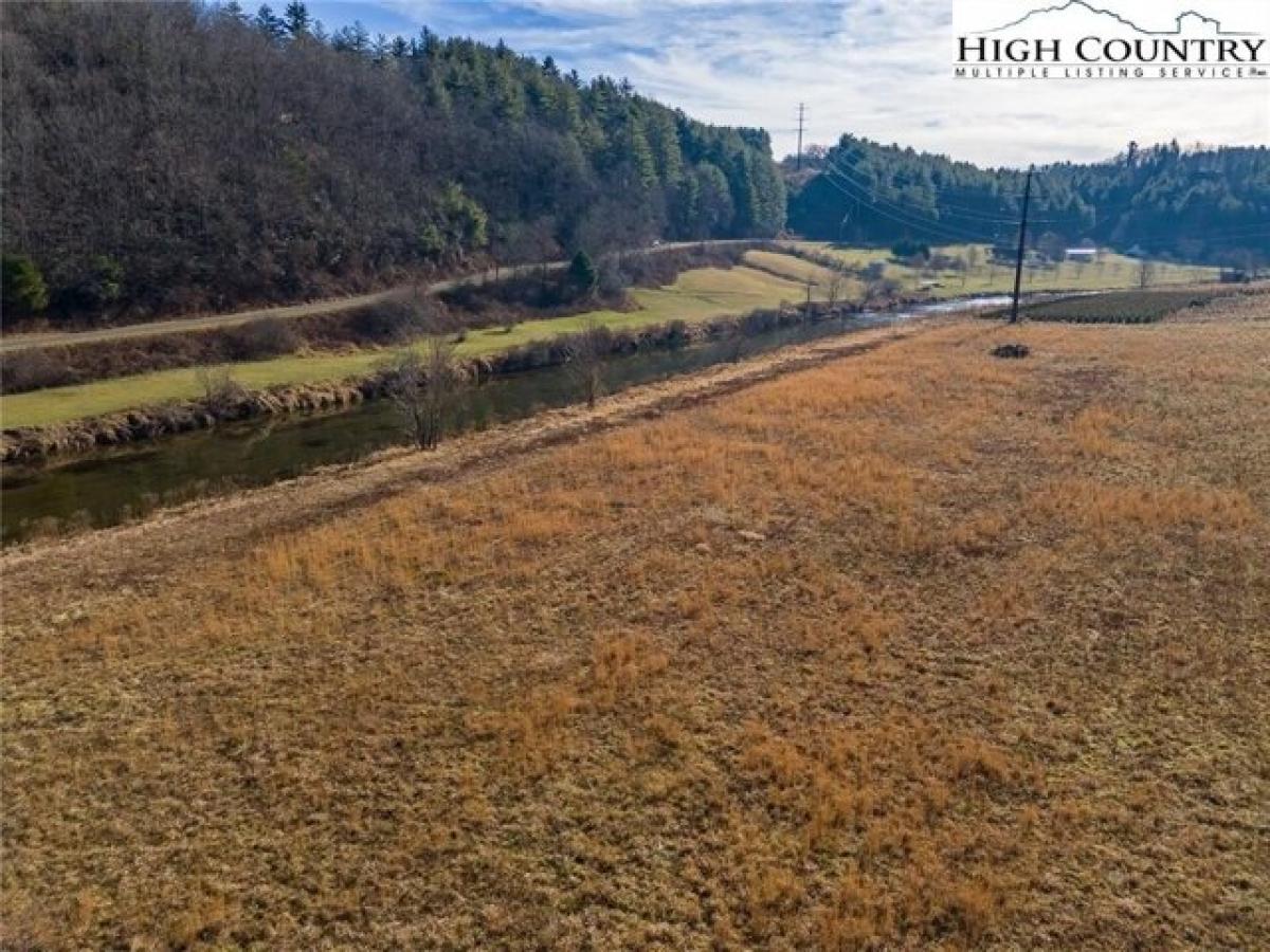 Picture of Residential Land For Sale in West Jefferson, North Carolina, United States