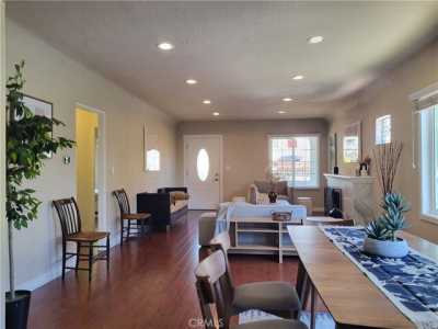 Home For Sale in Montrose, California