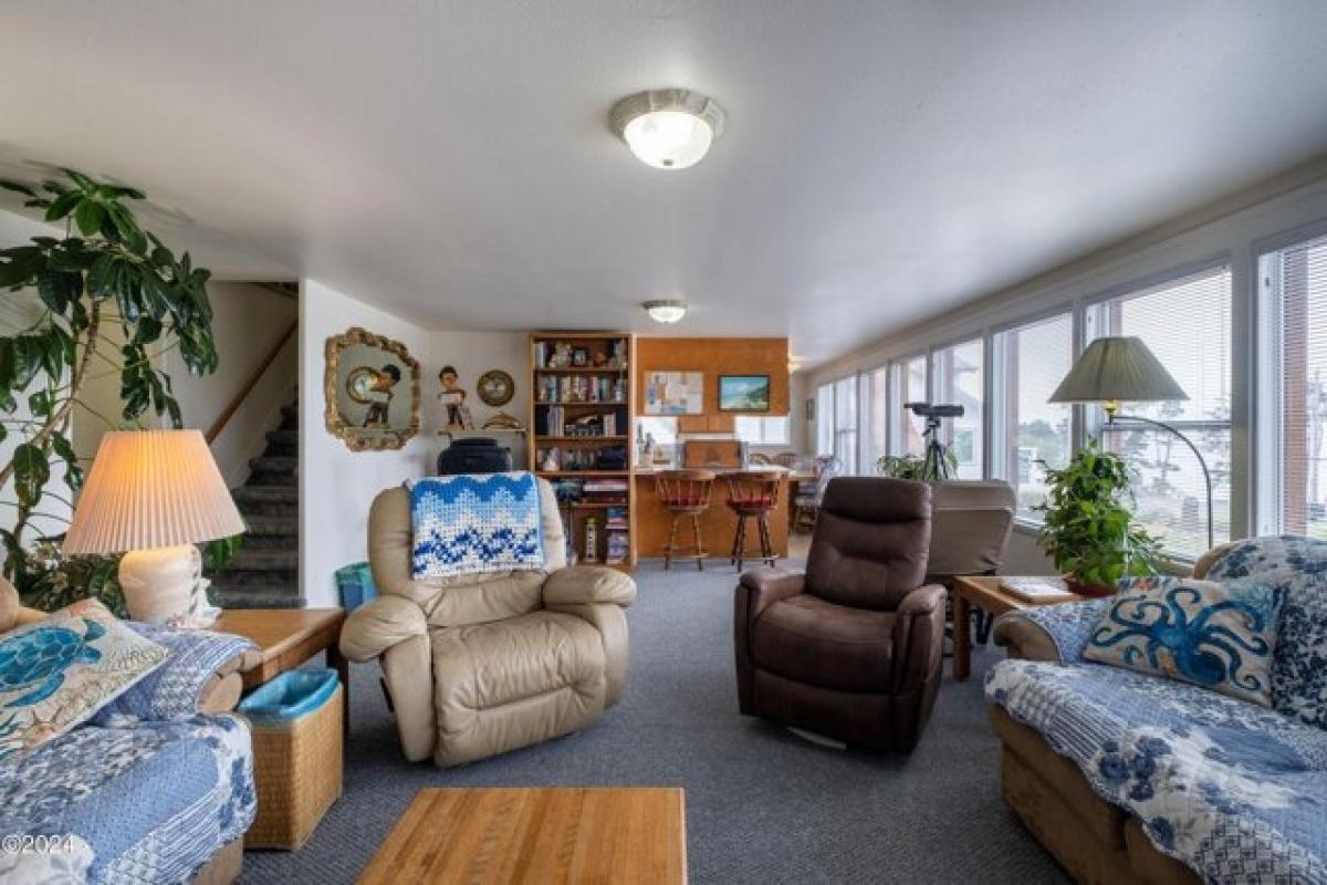 Picture of Home For Sale in Depoe Bay, Oregon, United States