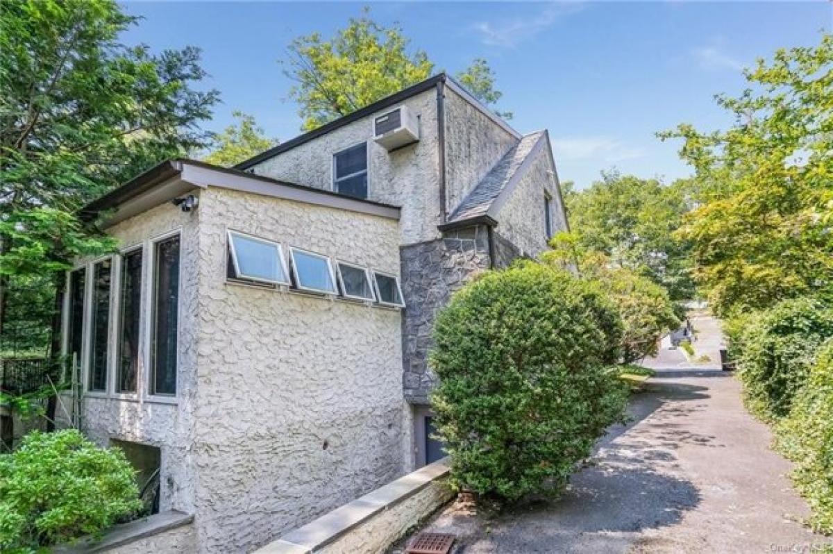 Picture of Home For Sale in Scarsdale, New York, United States