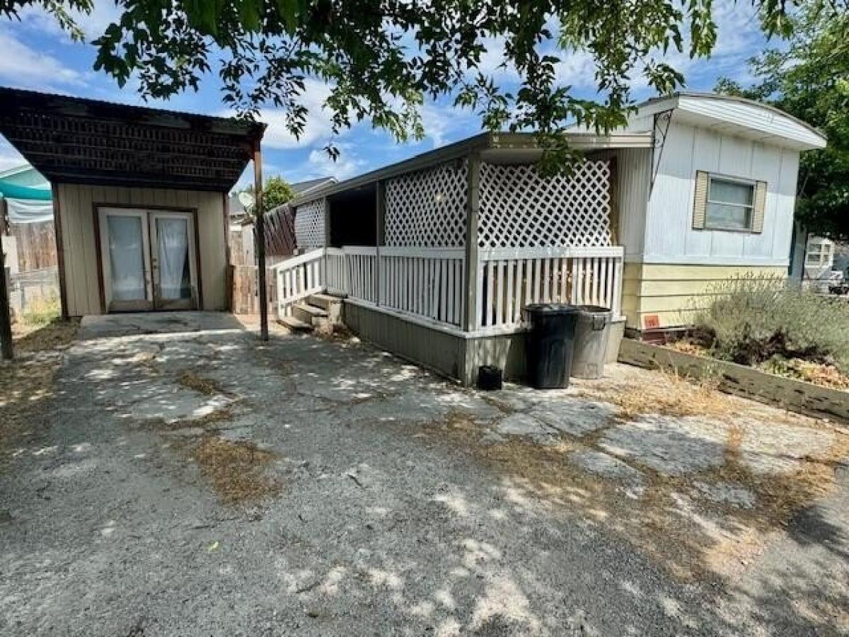 Picture of Home For Sale in Eagle Point, Oregon, United States