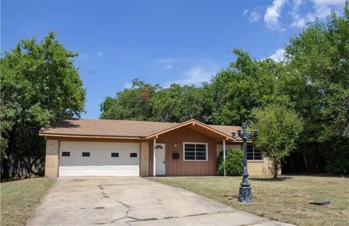 Picture of Home For Sale in Marlin, Texas, United States