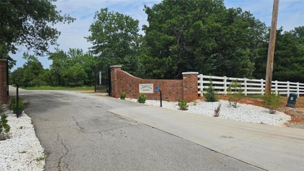 Picture of Residential Land For Sale in McLoud, Oklahoma, United States