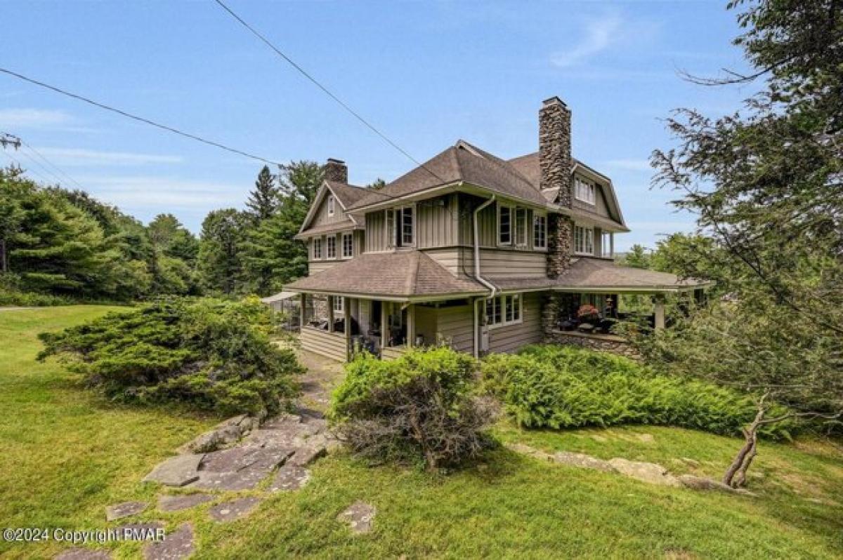 Picture of Home For Sale in Buck Hill Falls, Pennsylvania, United States