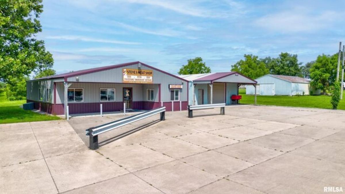 Picture of Home For Sale in Blue Grass, Iowa, United States