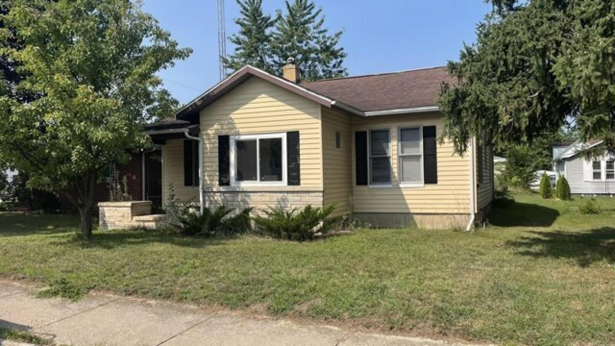 Picture of Home For Sale in Michigan City, Indiana, United States