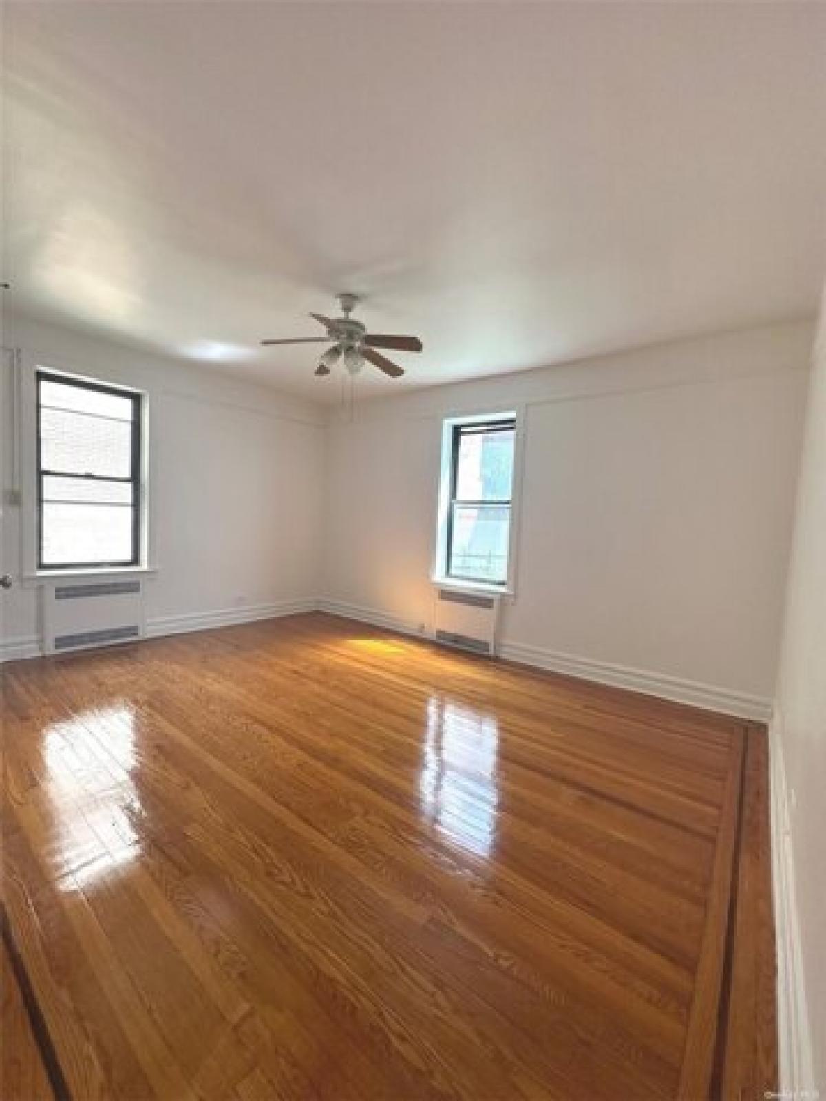 Picture of Home For Sale in Jackson Heights, New York, United States