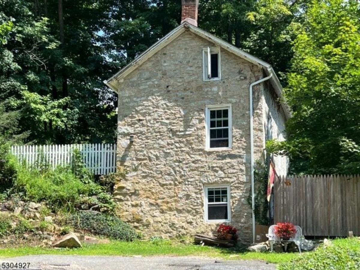 Picture of Home For Sale in Washington Township, New Jersey, United States