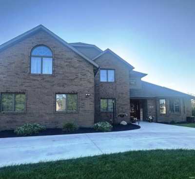 Home For Sale in Yorktown, Indiana