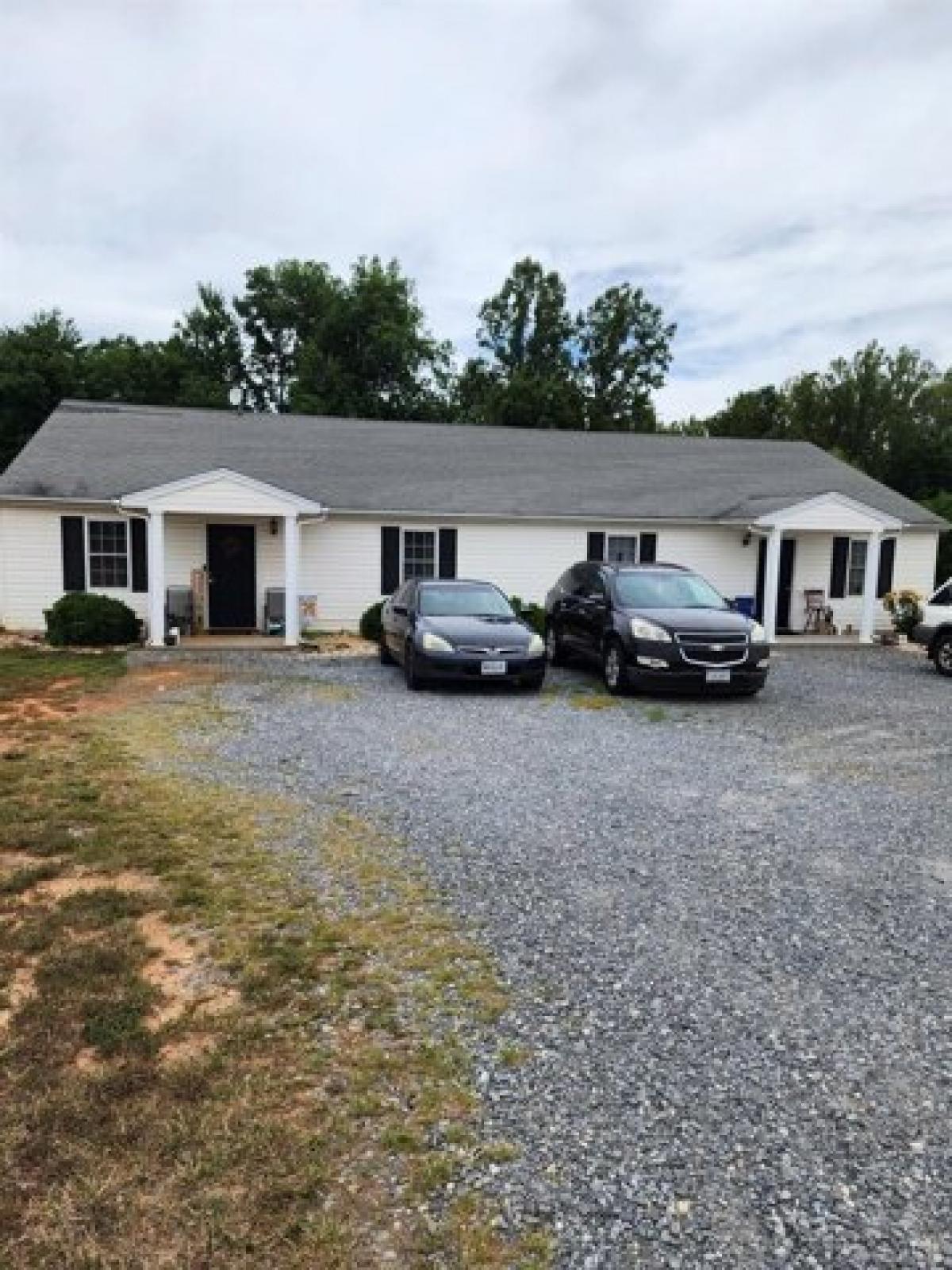 Picture of Home For Sale in Huddleston, Virginia, United States