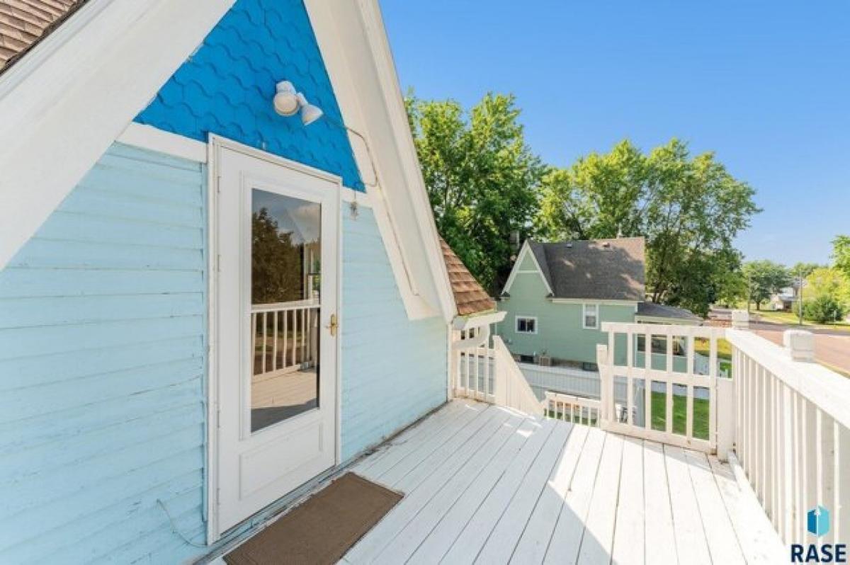 Picture of Home For Sale in Canton, South Dakota, United States